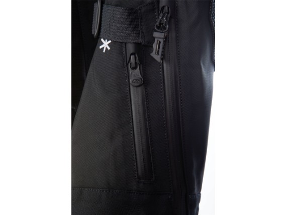 4052-004_Black_13