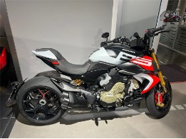 Diavel V4 RS