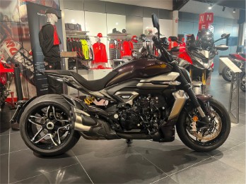 X Diavel V4  2025