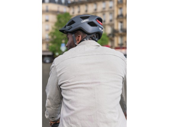 41242_Aduro_3.0_LED_velvet black_Lifestyle_L1050637_SK_3