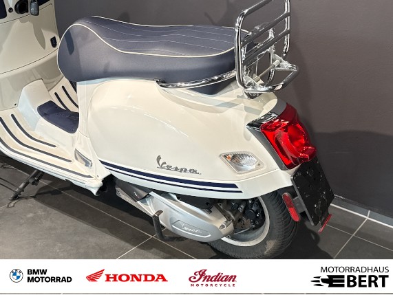 Vespa 300 GTS Yacht Club, 0021218