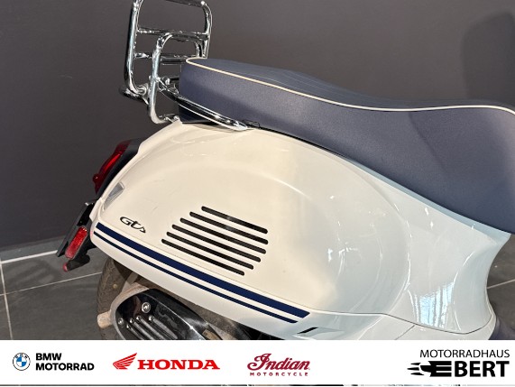 Vespa 300 GTS Yacht Club, 0021218