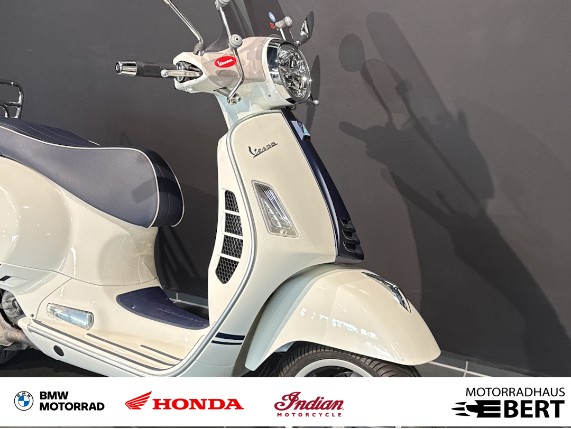 Vespa 300 GTS Yacht Club, 0021218
