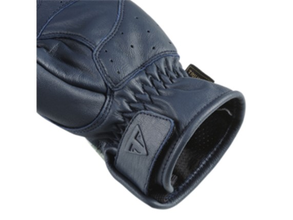 mgvs25501_jack_glove_CLO_2025_MODERNCLASSICS__2