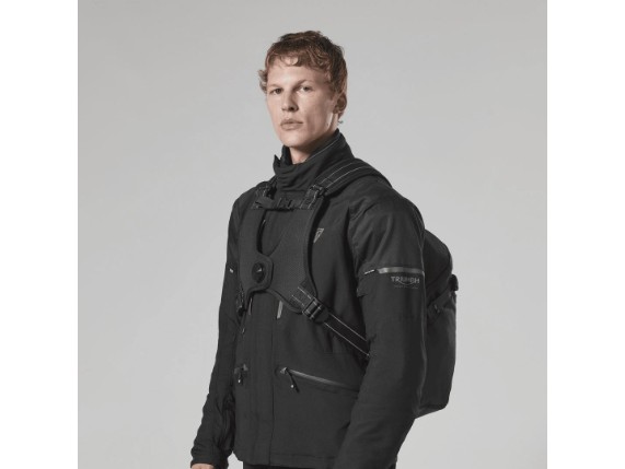 MLUA24001_CLO_24_ADVENTURE_25L_COMMUTER_BAG_MEN_1