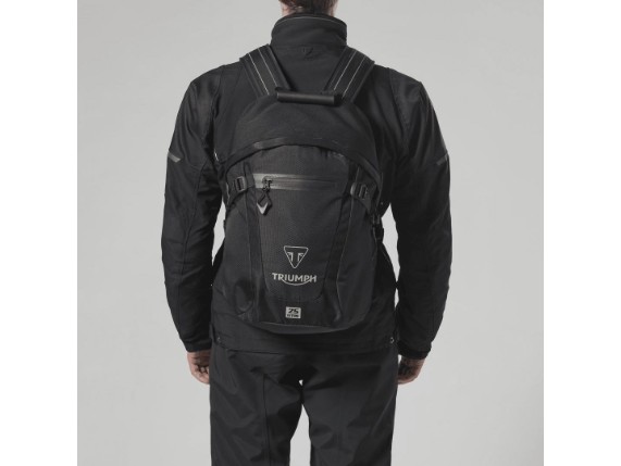 MLUA24001_CLO_24_ADVENTURE_25L_COMMUTER_BAG_MEN_3