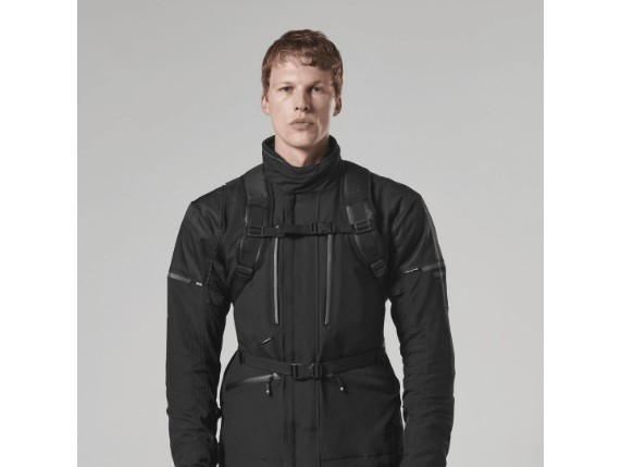 MLUA24006_CLO_24_ADVENTURE_25L_ULTRALITE_BAG_MEN_1