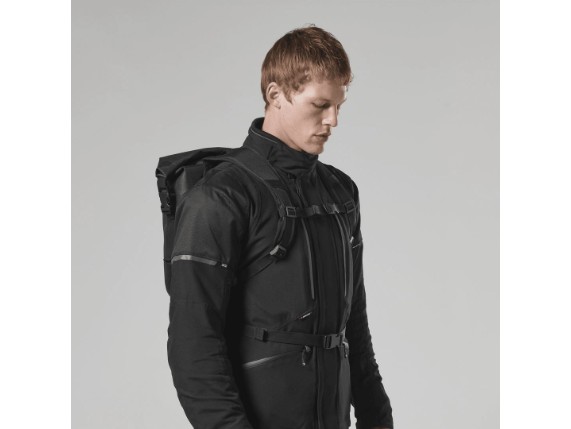 MLUA24006_CLO_24_ADVENTURE_25L_ULTRALITE_BAG_MEN_2