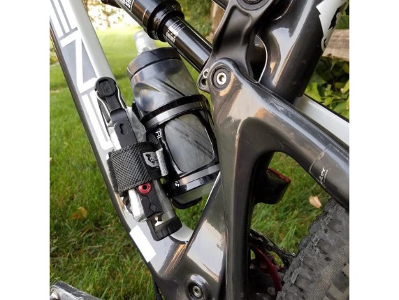 B-RAD Mount Half Bottle Adapter schwarz (6) WT_HalfBottle_05_590x