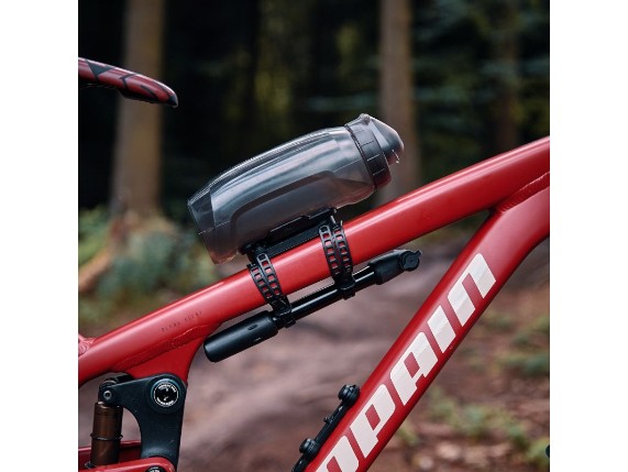 Twist Bottle 590 + uni base (3) FIDLOCK_SS21_MTB_260_BRE_1287_800x800