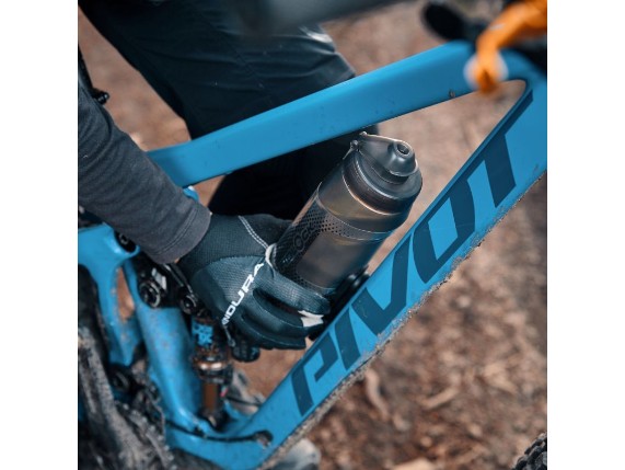 Twist Bottle 800 (3) FIDLOCK_SS21_MTB_290_BRE_1456_800x800