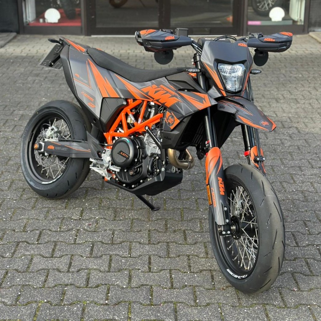 690 SMC-R 2026 TEAM WEST