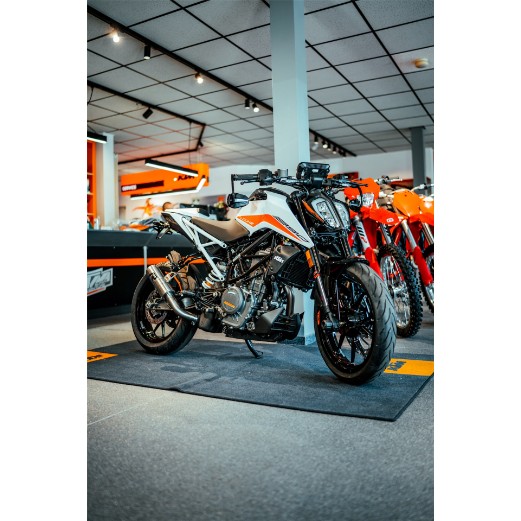 390 Duke Team West Edition