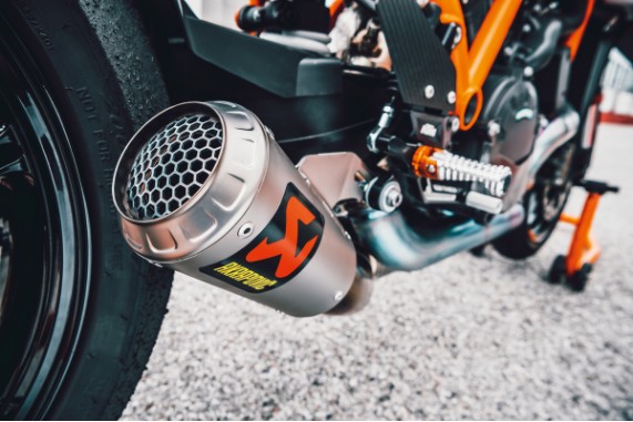 KTM 1390 Super Duke R Akrapovič Evolution Line | montierte Titan-Komplettanlage | PowerParts