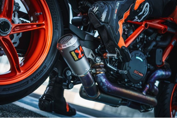 KTM 1390 Super Duke R Akrapovič Evolution Line | montierte Titan-Komplettanlage | PowerParts