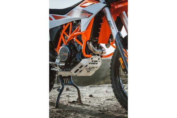 KTM 690 Motorschutz & Mittelständer montiert | optimaler Schutz im Geländ