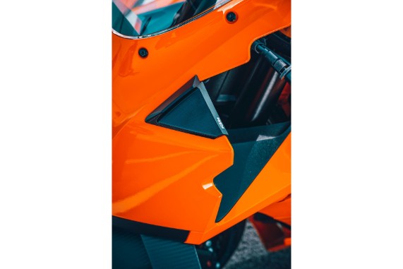 KTM 990 RC R Spiegelabdeckung montiert | Race-Setup | PowerParts