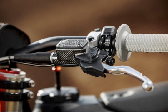 pho_pp_mon_00010000381_my24_ktm_350_sx_f_details_parts__2___sall__awsg__v1