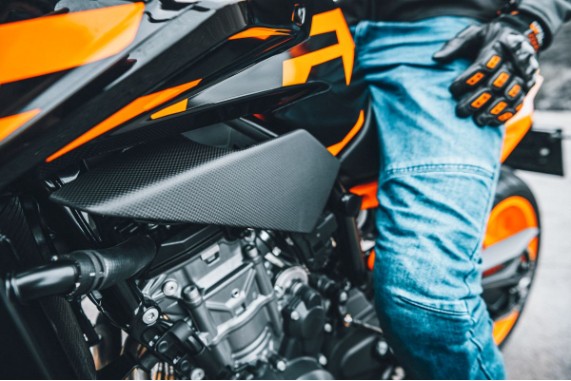 pho_pp_mon_462630_63608940044_side_fairing_set_mounted__sall__awsg__v1