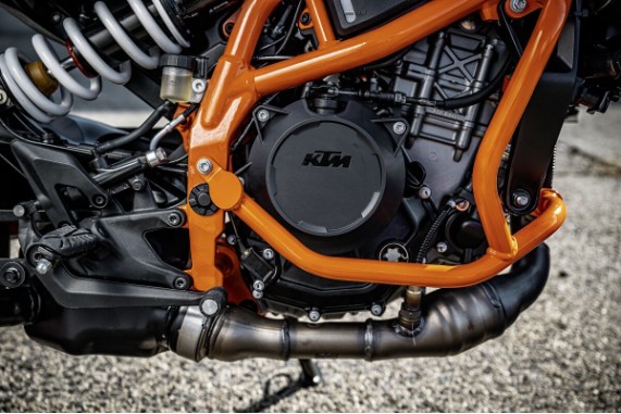 pho_pp_mon_541713_my24_ktm_390_duke_details_parts_03_parts_details_details_parts__sall__awsg__v1