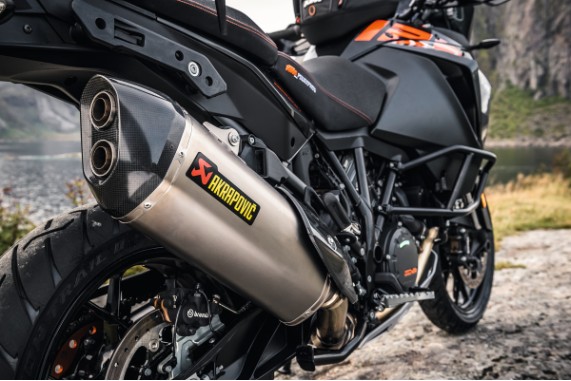 pho_pp_mon_60705979000_akrapovic_slip_on_line__sall__awsg__v1