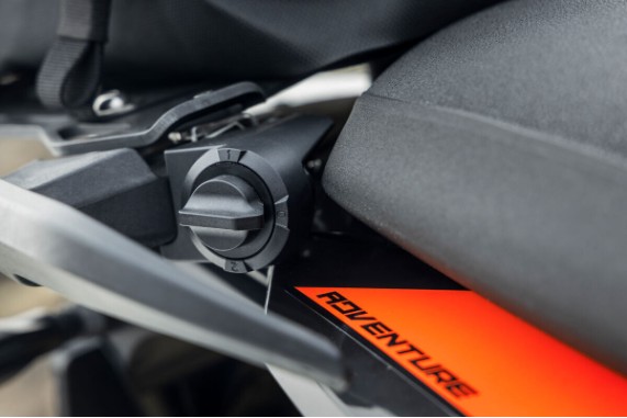 pho_pp_mon_652422_my25_ktm_790_adventure___detail_ktm_790_adventure__sall__awsg__v1