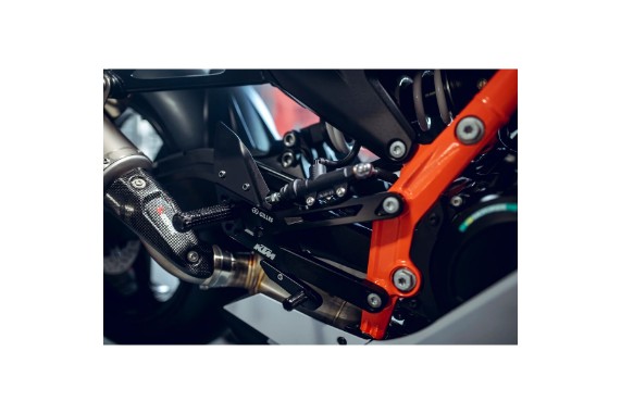 pho_pp_mon_735465_my26_ktm_990_rc_r_track_parts_details__33_parts_details_parts_details__sall__awsg__v1