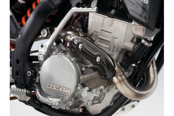 pho_pp_mon_sxs07250535_mr_sxs_exhaust_guard_carbon__sall__awsg__v1