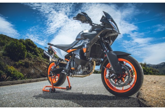 pho_pp_nmon_514428_ktm_890_smt___static_images_ktm_890_smt_pre___shooting_static__sall__awsg__v1