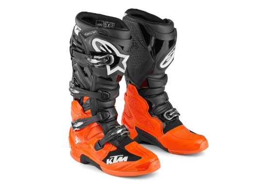 pho_pw_pers_vs_727825_3pw26001980x_ktm_tech_7_boots_blk_orange_front_offroad_equipment__sall__awsg__v1