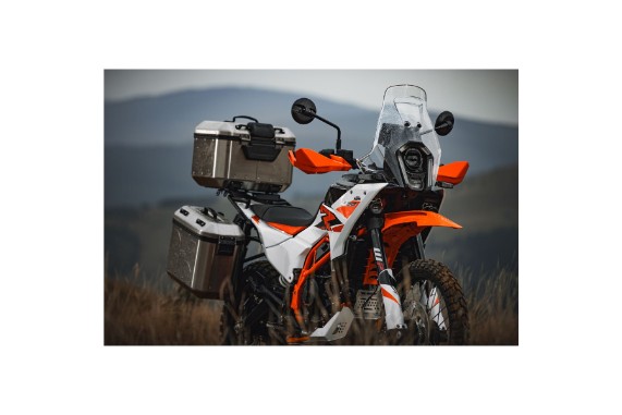 Reiseenduro 390 Adventure R mit montiertem Alu Kofferset im Gelände