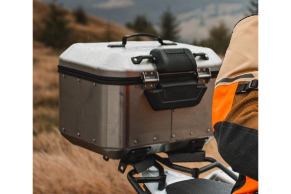 Rückenlehne am Alu Topcase – mehr Soziuskomfort auf KTM 390 Adventure