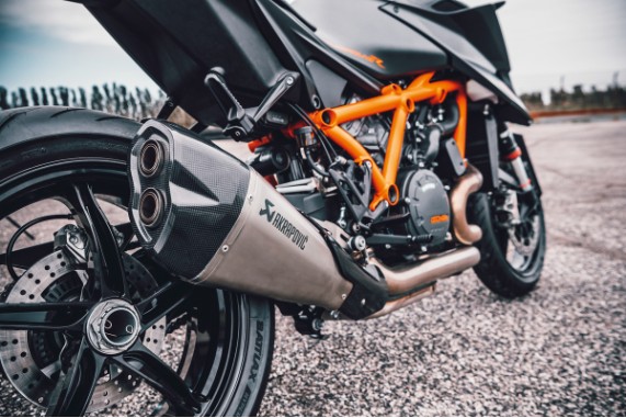 Slip On Sport Schalldämpfer | Akrapovic | 1290 Super Duke 