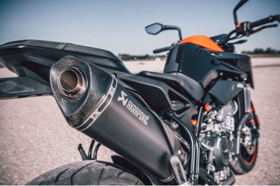 Sport Schalldämpfer | Akrapovic | "Slip-on Line" | 790 & 890 Duke | schwarz