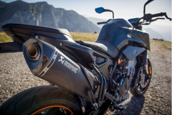 Sport Schalldämpfer | Akrapovic | "Slip-on Line" | 790 & 890 Duke | schwarz