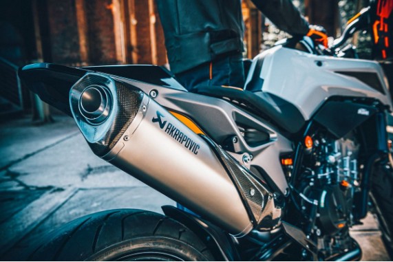 Sport Schalldämpfer | Akrapovic | "Slip-on Line" | 790 & 890 Duke | titan
