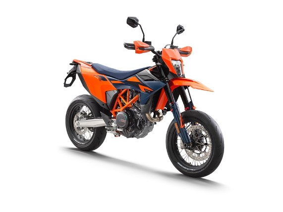 Aggressive Optik, pure Performance: Die KTM 690 SMC R 2026 ist bereit, die Stadt zu erobern. Deine wartet bei KTM Team West in Oberhausen