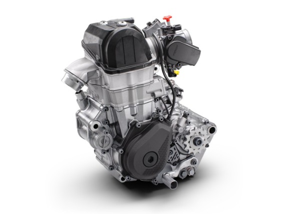 Das Herz der KTM 350 SX-F 2026: Ein high-tech 4-Takt-Motor, der explosive Power und Drehmoment über das gesamte Drehzahlband liefert