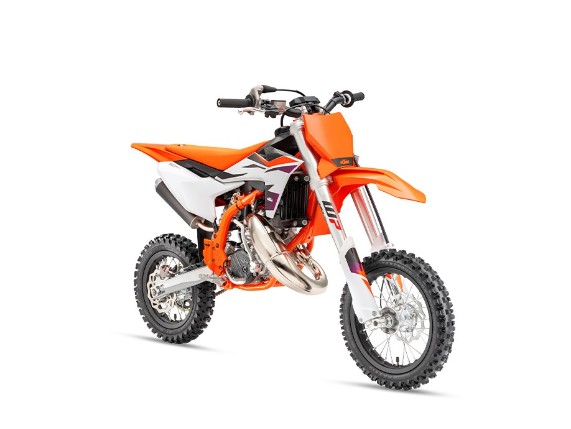 Dein Weg aufs Podium: Die KTM 50 SX 2026 wächst mit dem Fahrer mit und ist das ultimative Bike für junge Talente, die es ernst meinen
