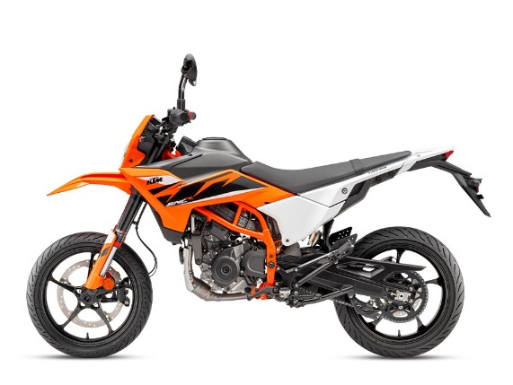 KTM 125 SMC 2025, KTM 125 SMCR Supermoto 2025 Seitenansicht - dynamisches Design