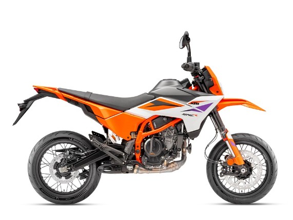 Seitenansicht KTM 390 SMC R 2025 - Supermoto Perfektion in Orange