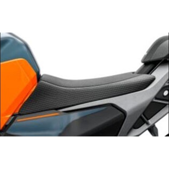 KTM Sitzbank montiert auf 390 Duke 2024 | Niedrige Sitzhöhe für besseres Handling