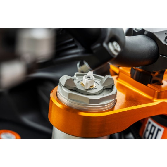 pho_pp_mon_652320_my25_ktm_890_adventure_r___details_ktm_890_adventure_r__sall__awsg__v1