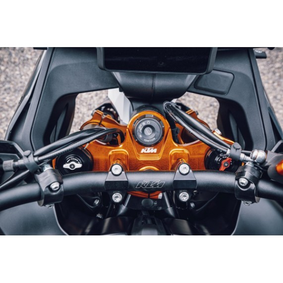 pho_pp_nmon_509877_my23_ktm_890_smt_details___parts_details_parts_04_studio__sall__awsg__v1