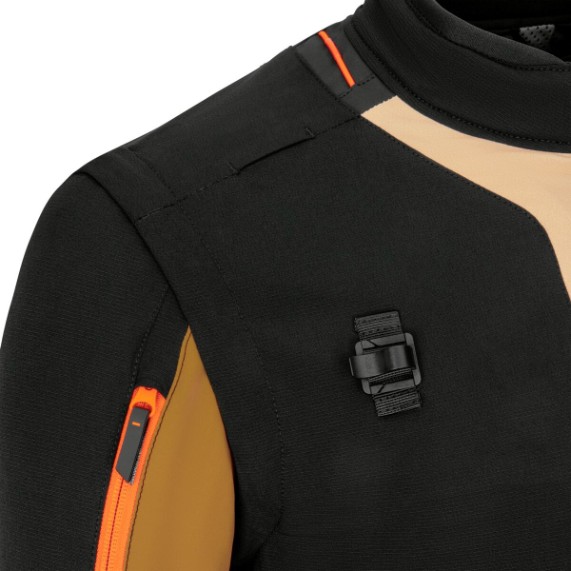 pho_pw_pers_vs_3pw25000700x_racetech_jacket_detail__sall__awsg__v3