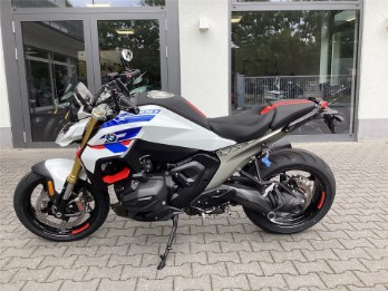 R 1300 R
