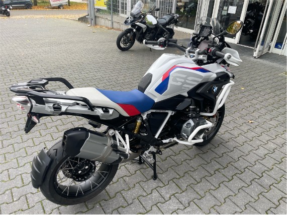 065fec38ec1f470d851e1eed41d6a4e2