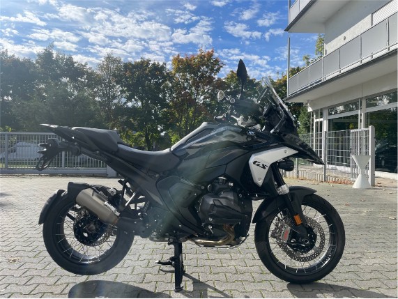 17e461931ed94c96966cbc92e88c5ff1