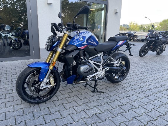 38c3f2719b804e78b41d1861a9541ca7