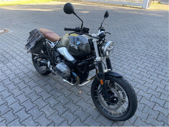 8995e40a4f7b42a89121f39f11942460